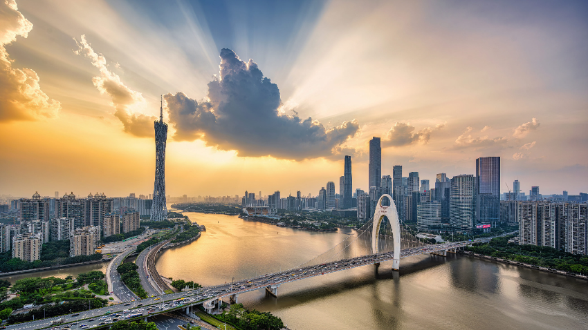（摄影：李汉晖）不同时间、不同角度，广州塔都能呈现出不同的美。图为傍晚时分的广州塔。