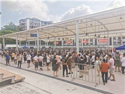 鹭江球场变身为康鹭新招工广场。