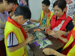 嘉仕社区“拼廉绘德”家风传承拼图游戏.jpg